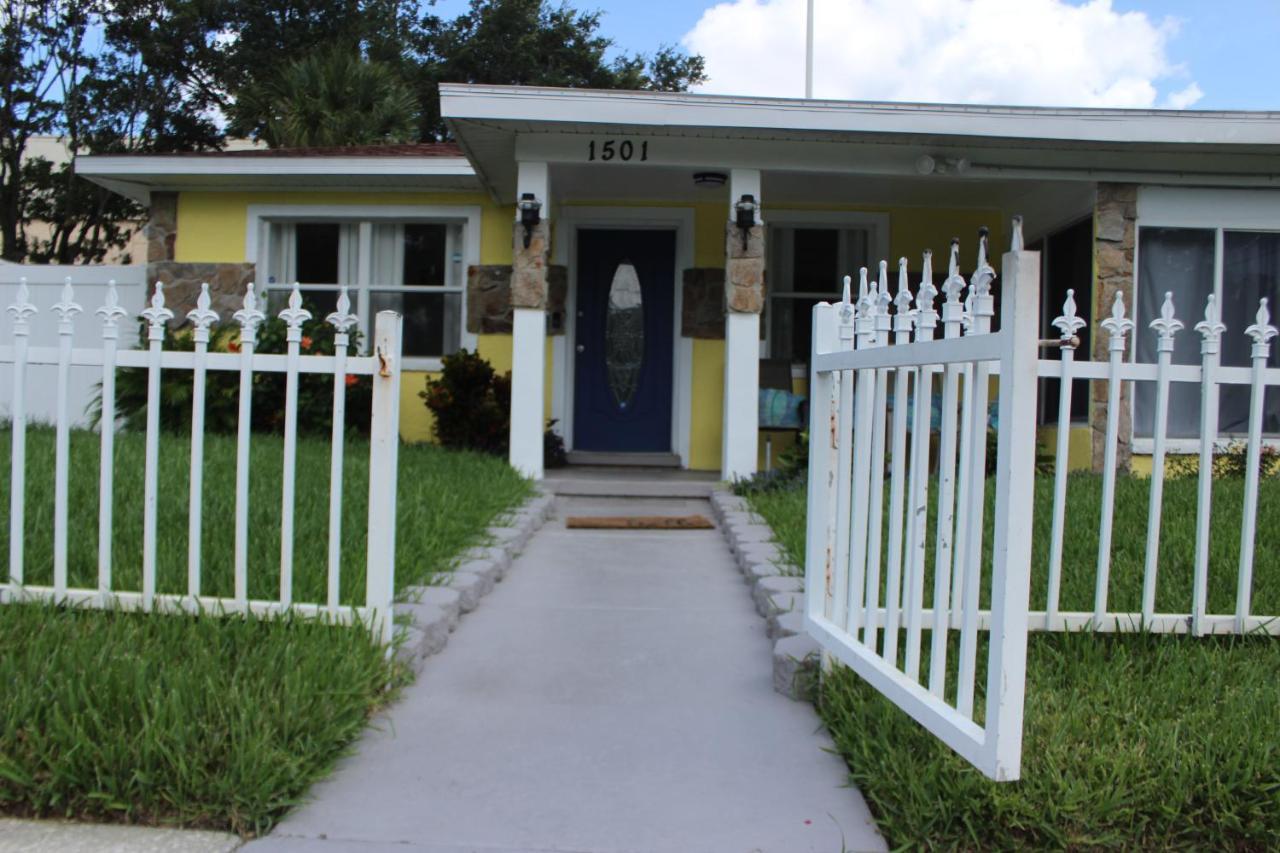 Traditional Cozy Historic Tampa Home Exterior photo